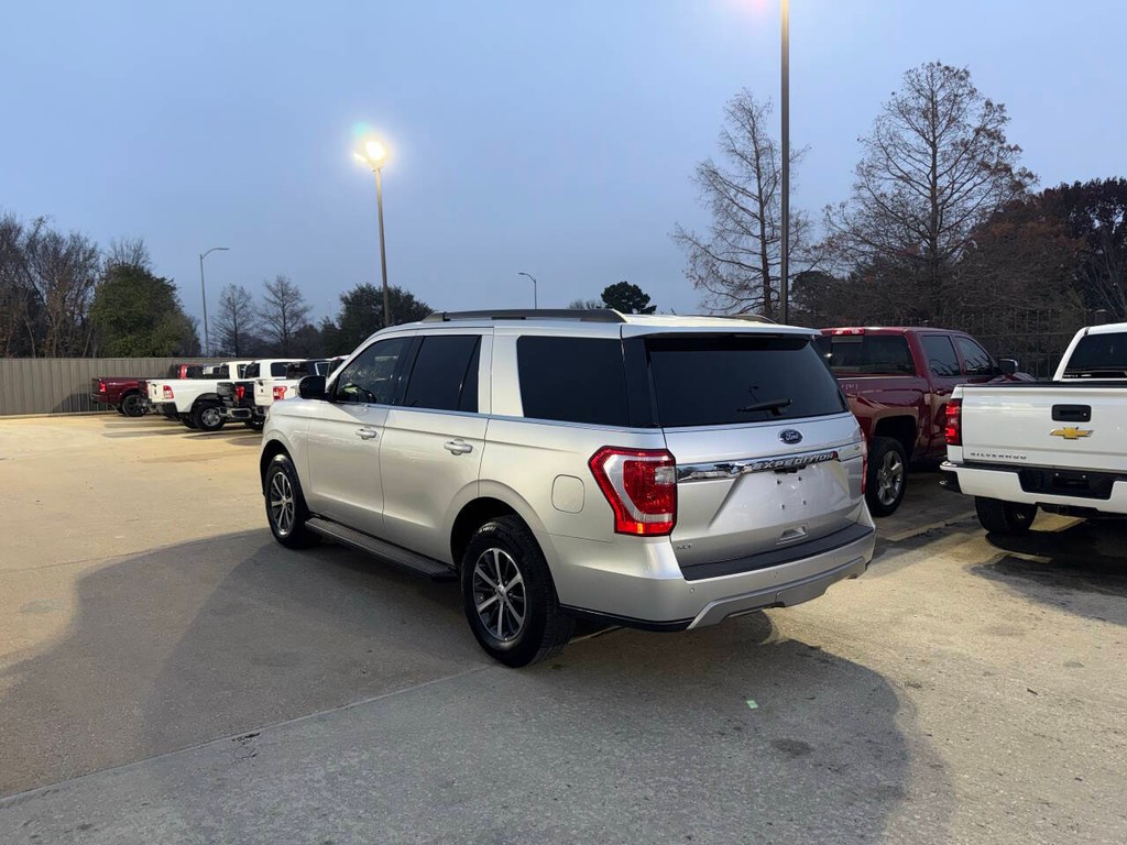 Ford Expedition Vehicle Full-screen Gallery Image 04