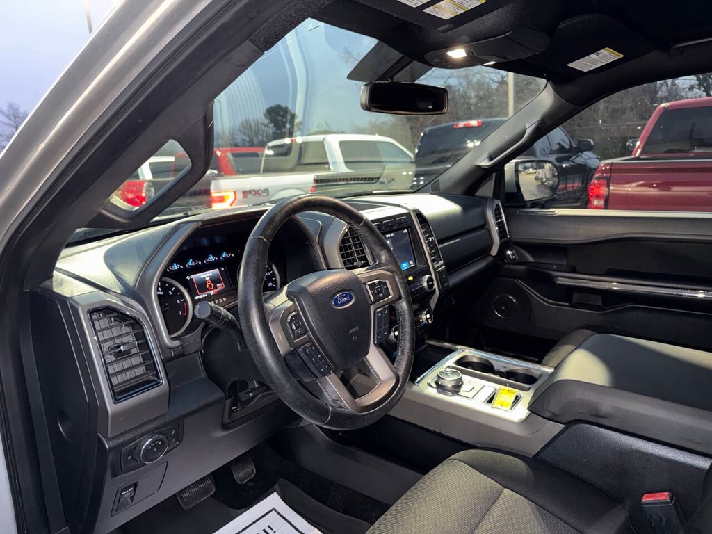 Ford Expedition Vehicle Full-screen Gallery Image 06