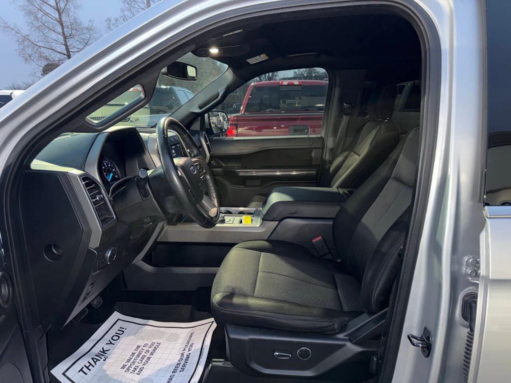 Ford Expedition Vehicle Full-screen Gallery Image 07