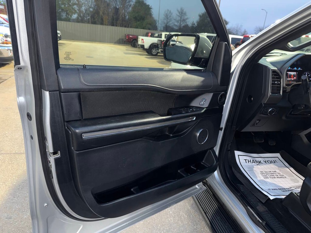 Ford Expedition Vehicle Full-screen Gallery Image 08