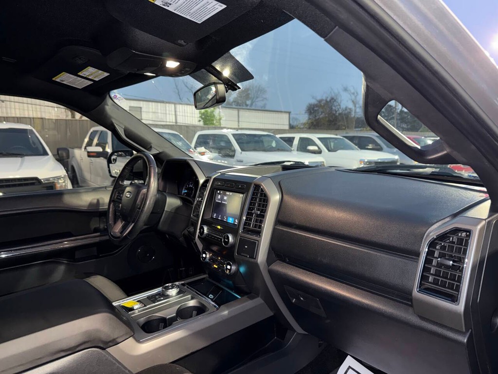 Ford Expedition Vehicle Full-screen Gallery Image 09