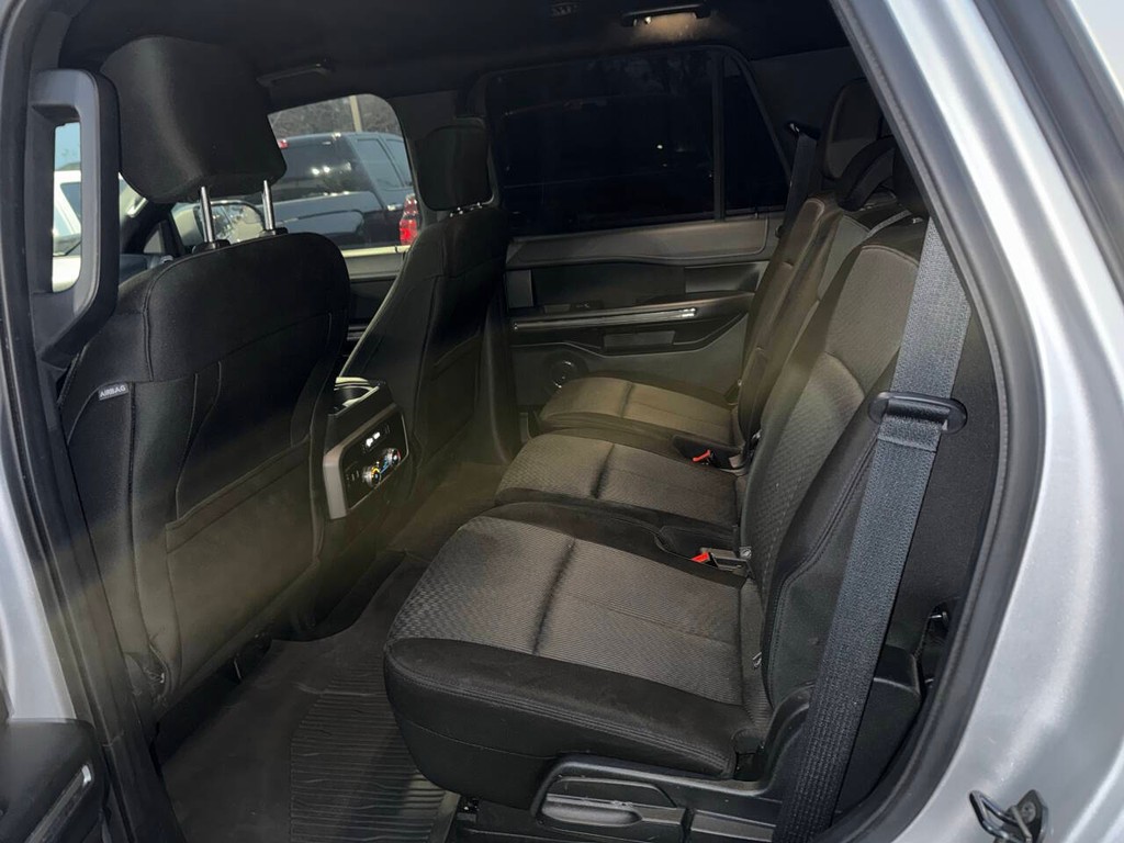 Ford Expedition Vehicle Full-screen Gallery Image 13