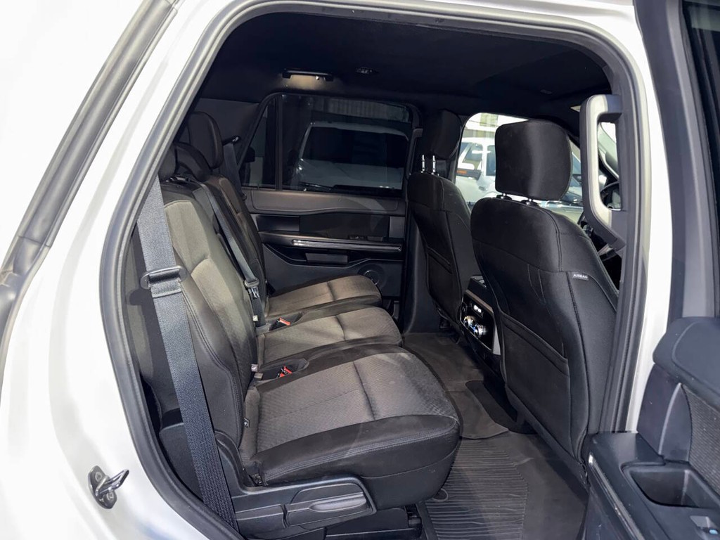 Ford Expedition Vehicle Full-screen Gallery Image 16