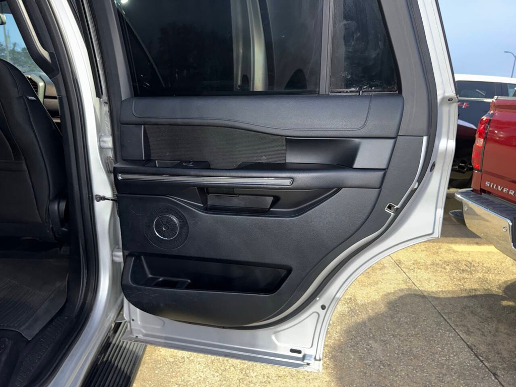 Ford Expedition Vehicle Full-screen Gallery Image 18