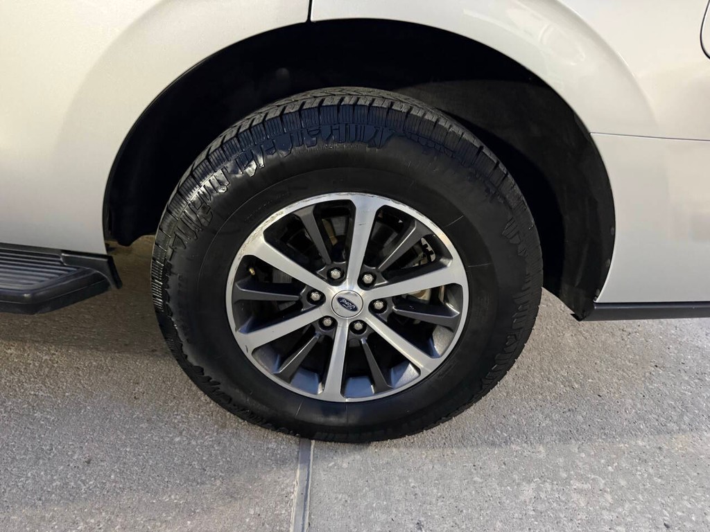 Ford Expedition Vehicle Full-screen Gallery Image 38