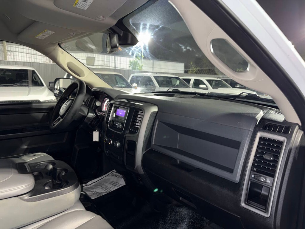 Ram 2500 Vehicle Full-screen Gallery Image 09