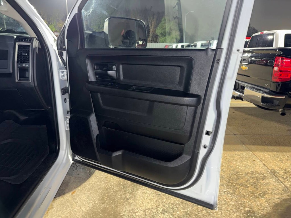 Ram 2500 Vehicle Full-screen Gallery Image 11