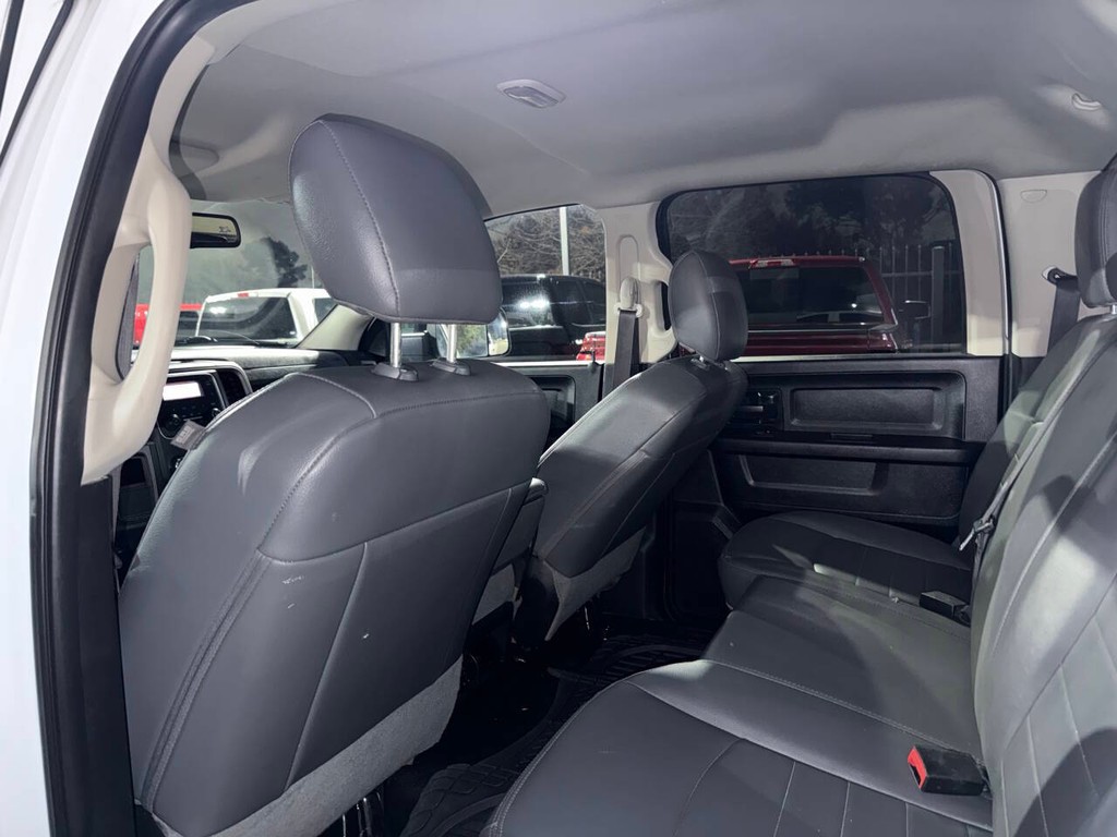 Ram 2500 Vehicle Full-screen Gallery Image 12