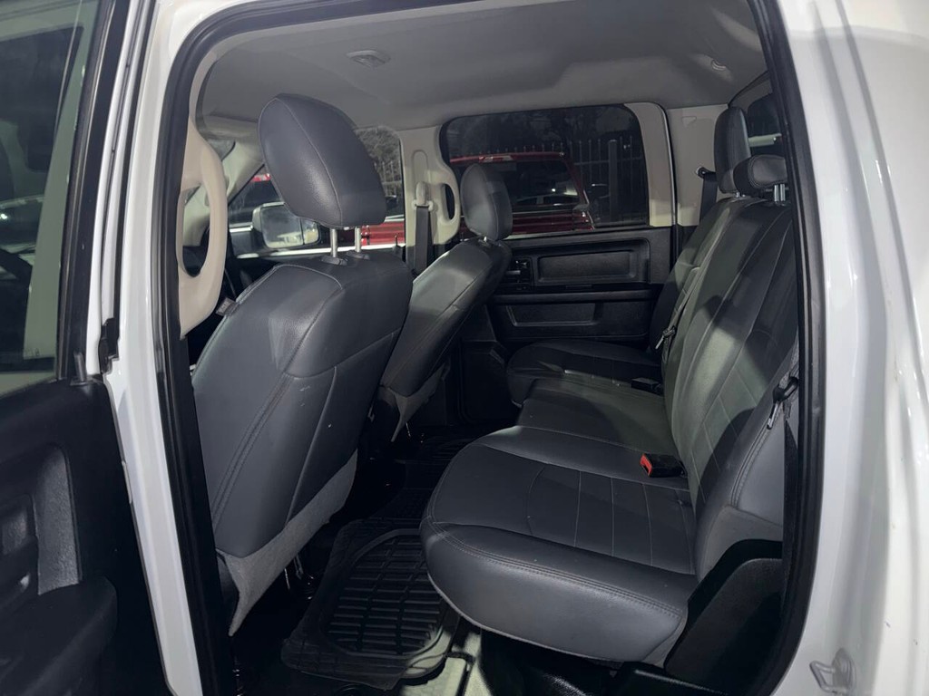 Ram 2500 Vehicle Full-screen Gallery Image 13