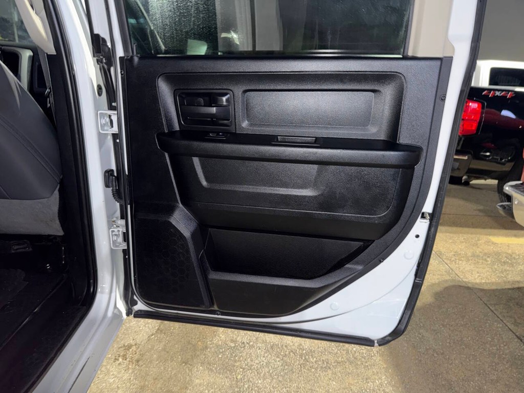 Ram 2500 Vehicle Full-screen Gallery Image 16