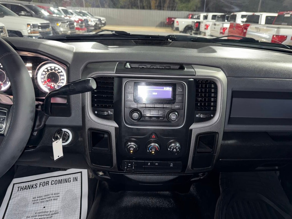 Ram 2500 Vehicle Full-screen Gallery Image 24