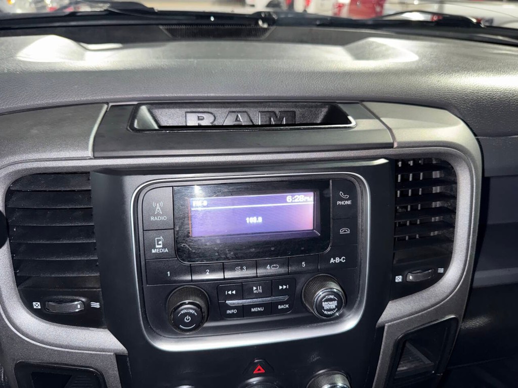 Ram 2500 Vehicle Full-screen Gallery Image 26