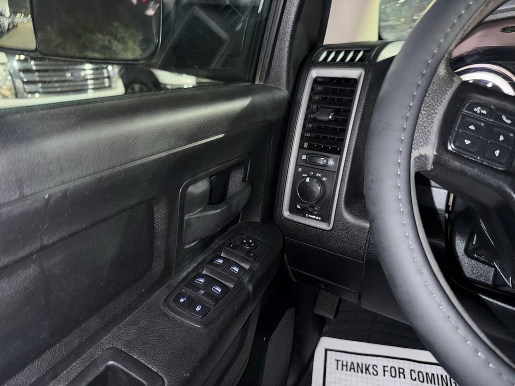 Ram 2500 Vehicle Full-screen Gallery Image 29