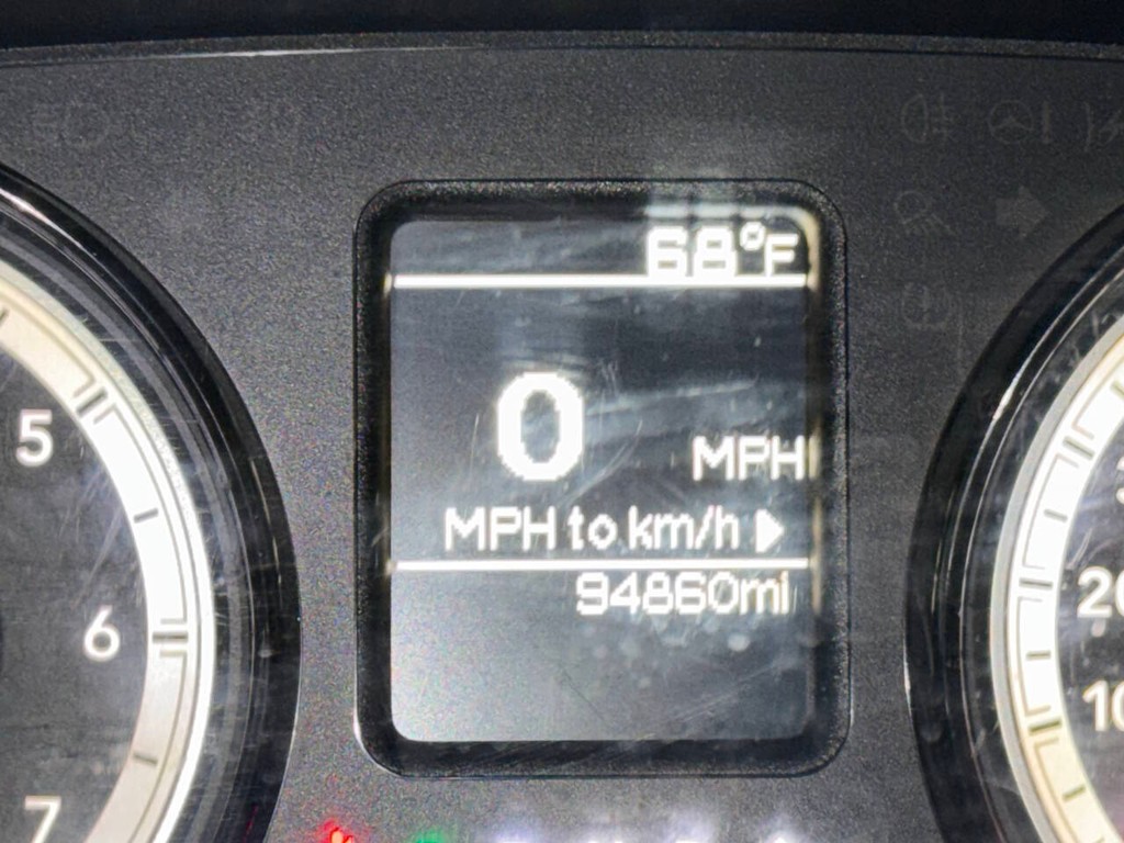 Ram 2500 Vehicle Full-screen Gallery Image 31