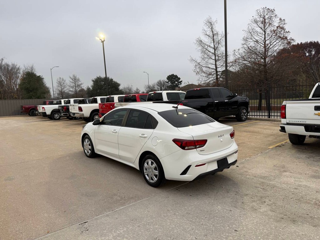 Kia Rio Vehicle Full-screen Gallery Image 04