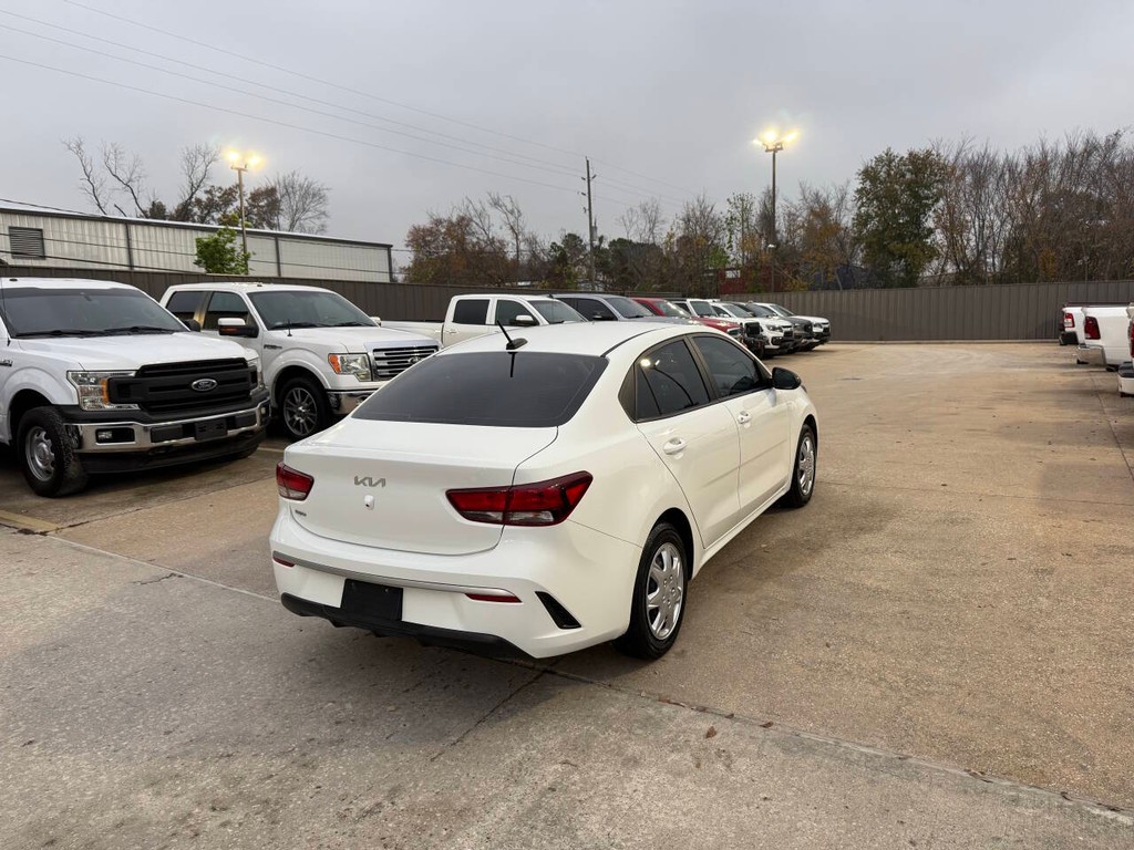 Kia Rio Vehicle Full-screen Gallery Image 05