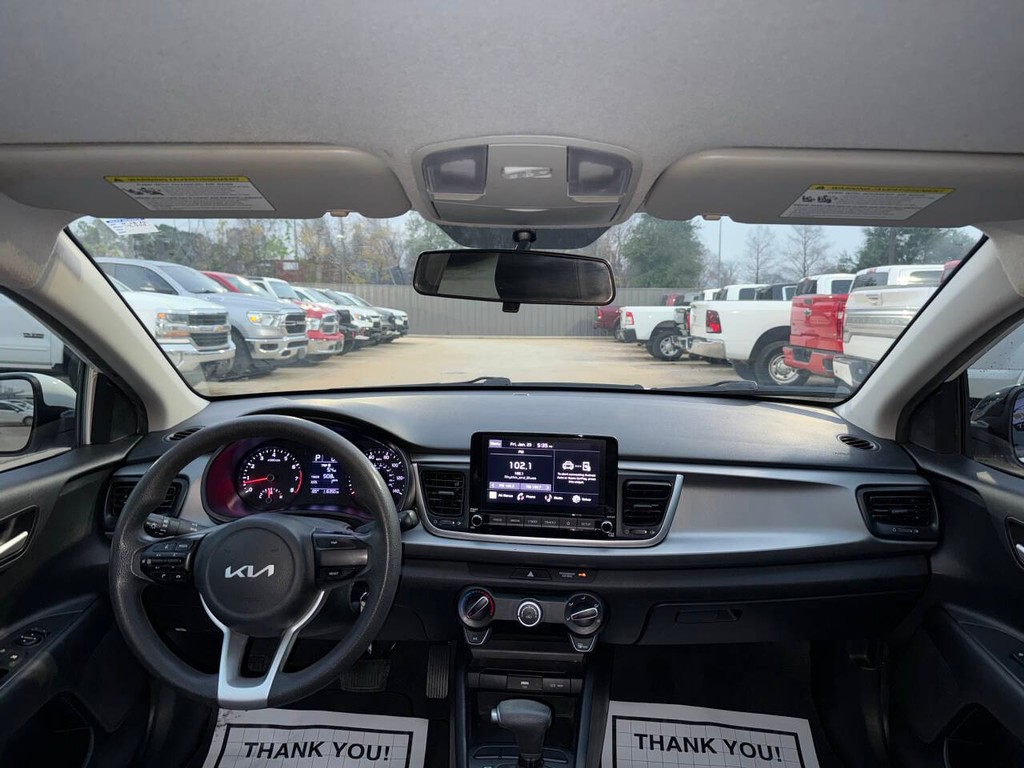 Kia Rio Vehicle Full-screen Gallery Image 17