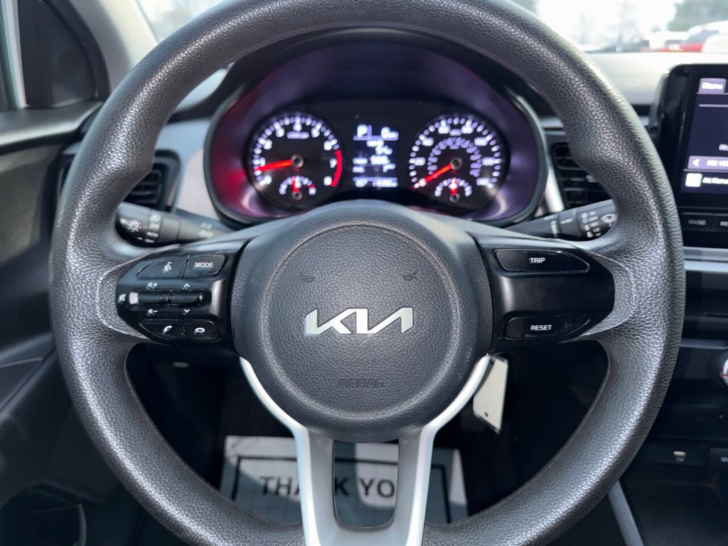 Kia Rio Vehicle Full-screen Gallery Image 23