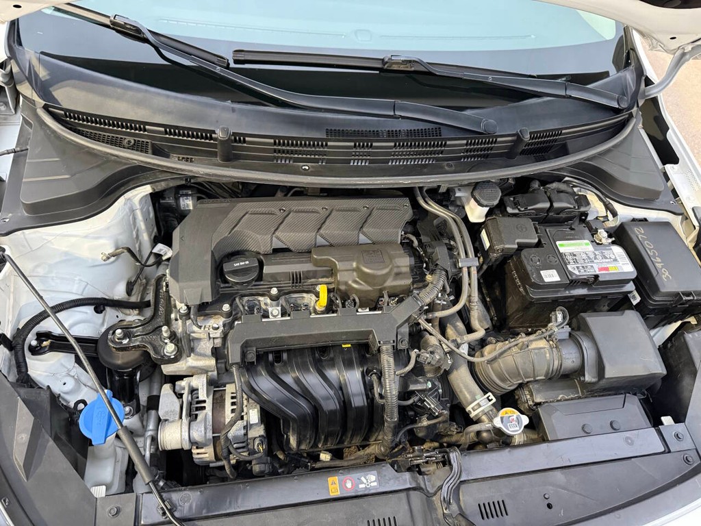 Kia Rio Vehicle Full-screen Gallery Image 33