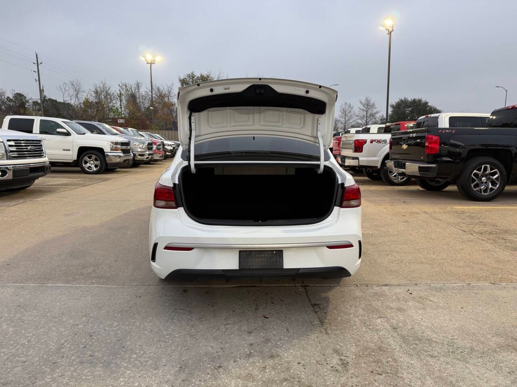 Kia Rio Vehicle Full-screen Gallery Image 35