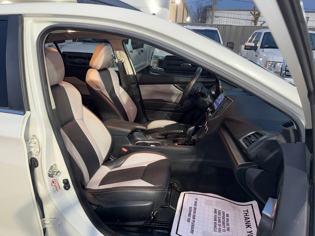 Subaru Crosstrek Vehicle Full-screen Gallery Image 10