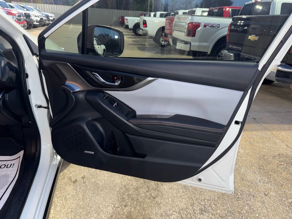 Subaru Crosstrek Vehicle Full-screen Gallery Image 11