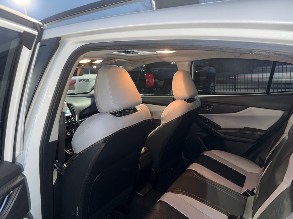 Subaru Crosstrek Vehicle Full-screen Gallery Image 12