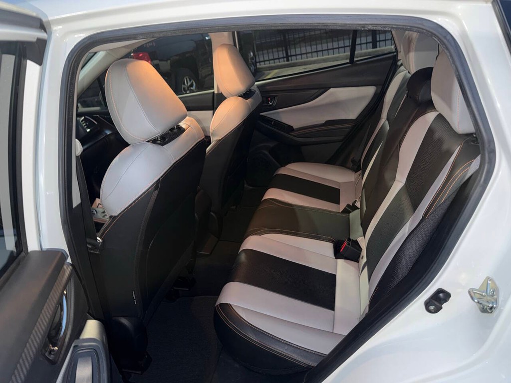 Subaru Crosstrek Vehicle Full-screen Gallery Image 13