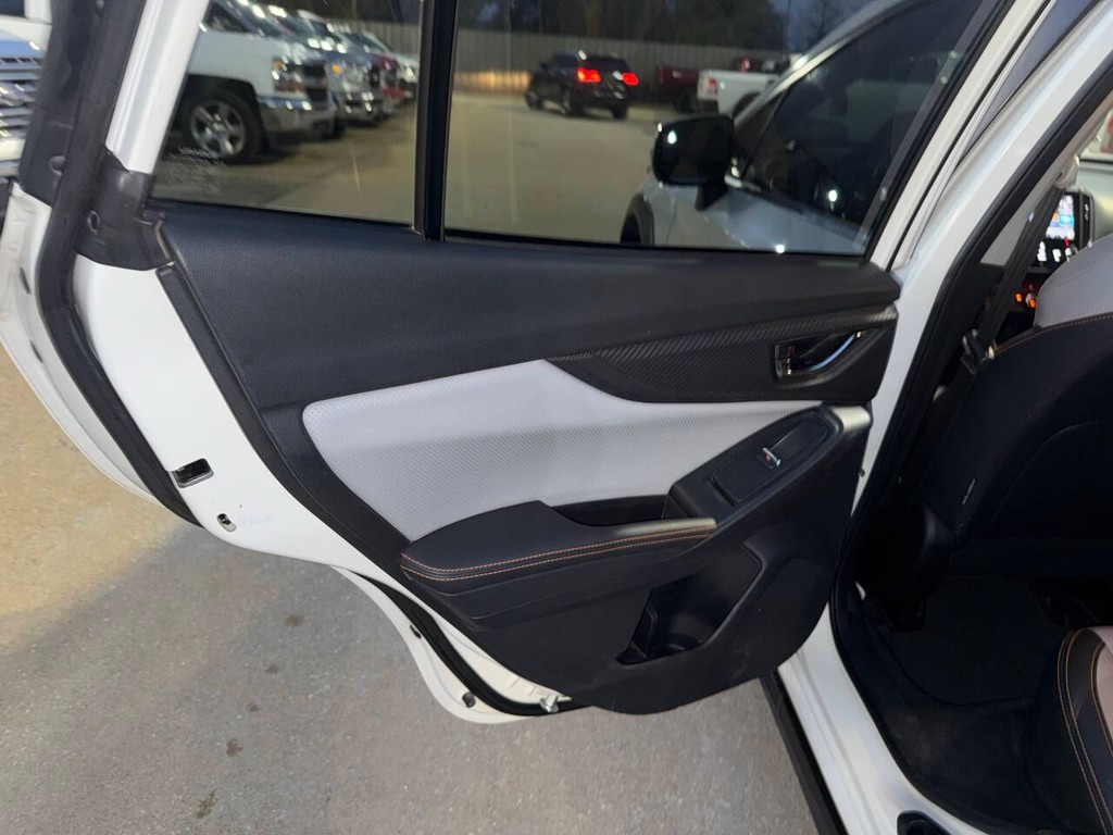 Subaru Crosstrek Vehicle Full-screen Gallery Image 14