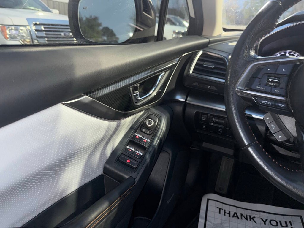 Subaru Crosstrek Vehicle Full-screen Gallery Image 30