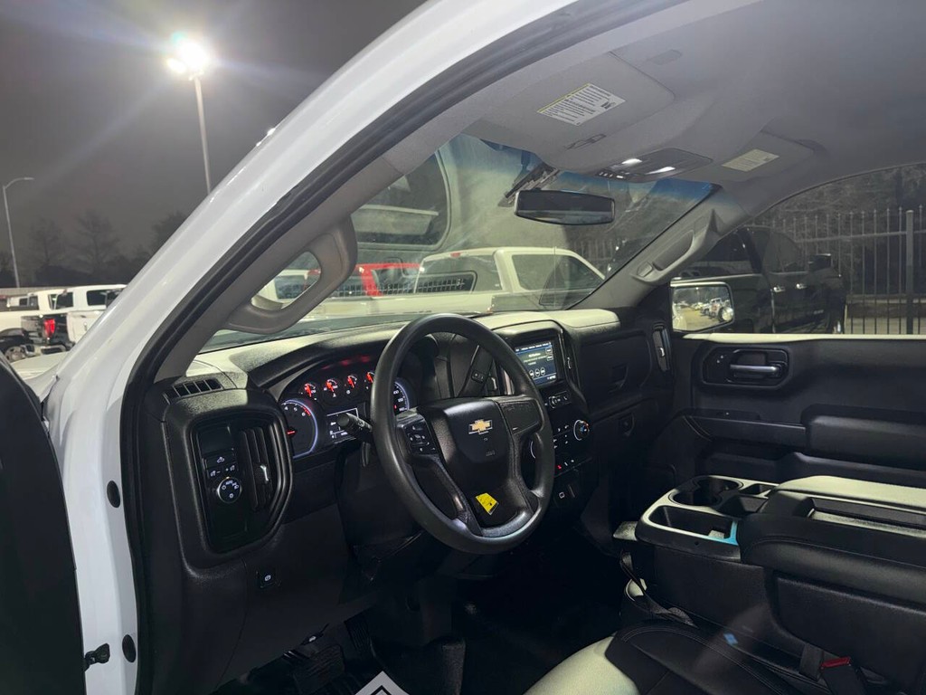 Chevrolet Silverado 1500 Vehicle Full-screen Gallery Image 06