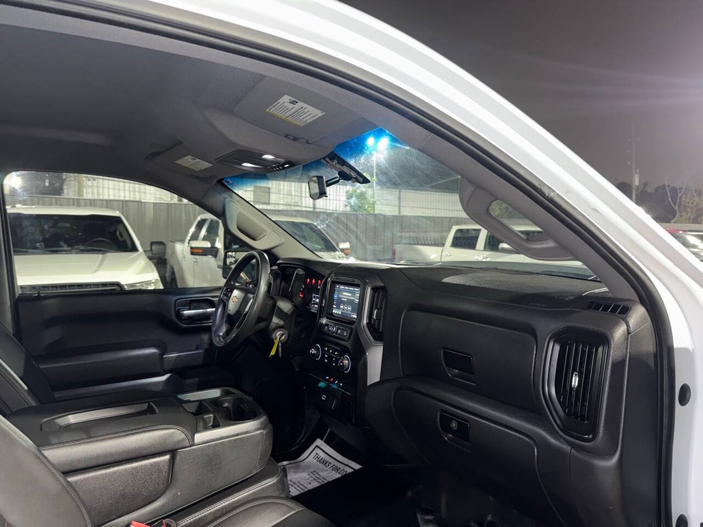 Chevrolet Silverado 1500 Vehicle Full-screen Gallery Image 09