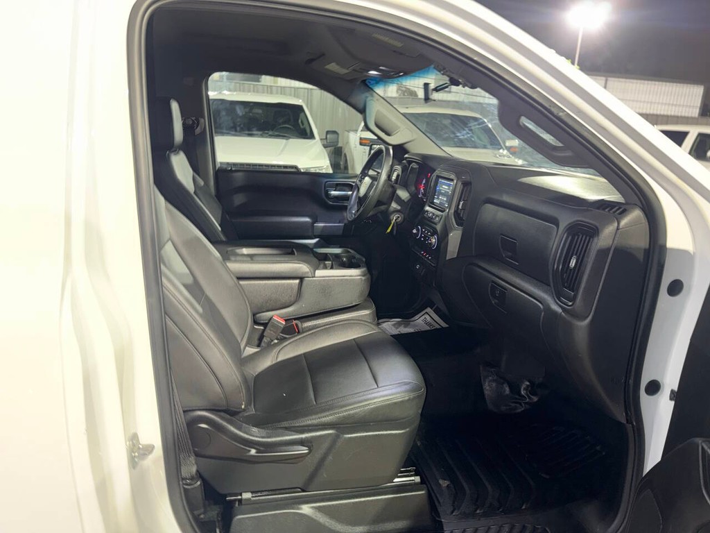 Chevrolet Silverado 1500 Vehicle Full-screen Gallery Image 10