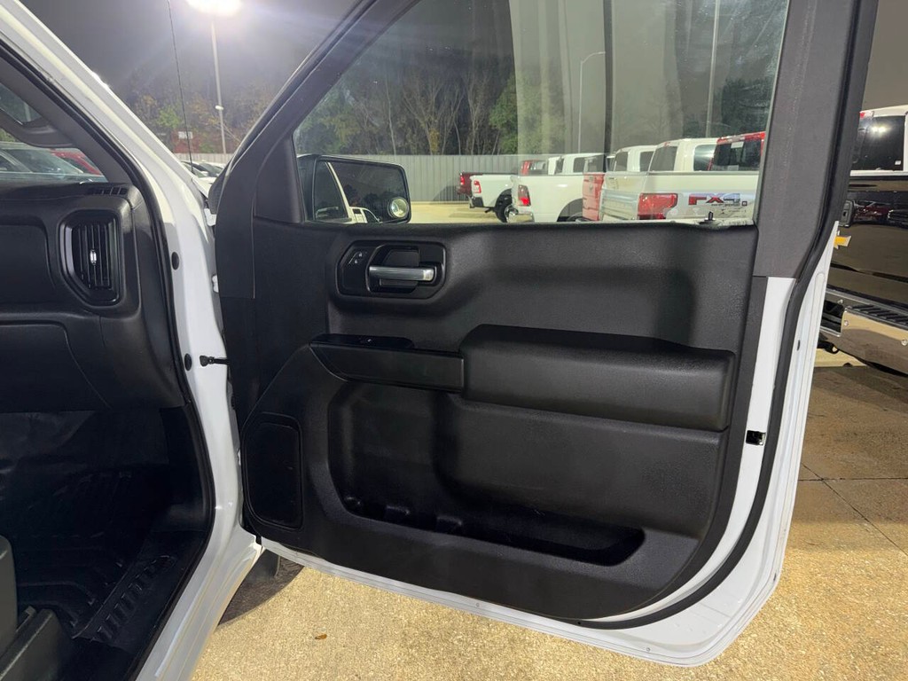 Chevrolet Silverado 1500 Vehicle Full-screen Gallery Image 11