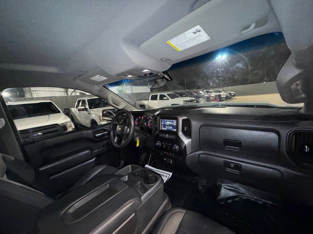 Chevrolet Silverado 1500 Vehicle Full-screen Gallery Image 13