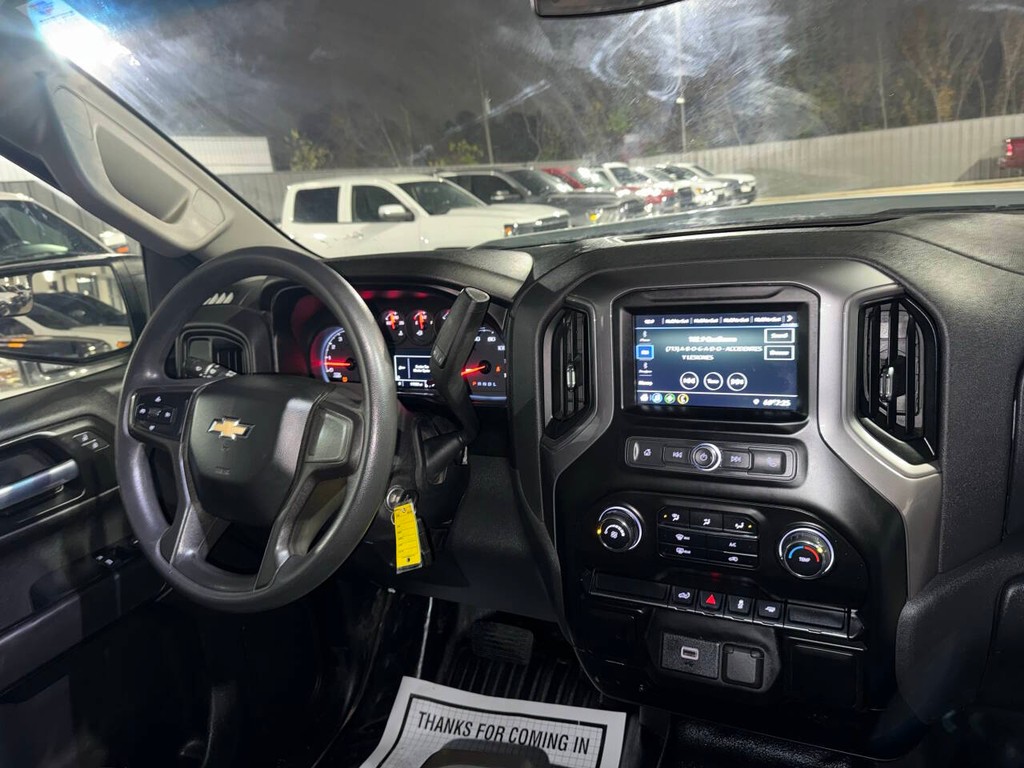 Chevrolet Silverado 1500 Vehicle Full-screen Gallery Image 14