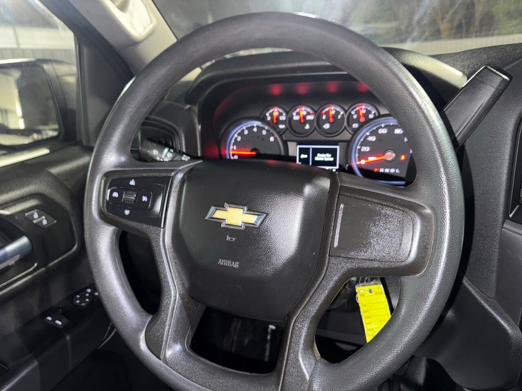 Chevrolet Silverado 1500 Vehicle Full-screen Gallery Image 16