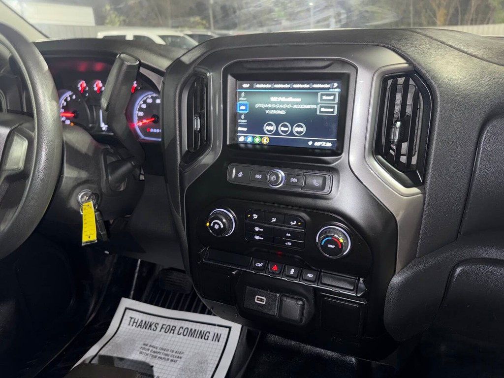 Chevrolet Silverado 1500 Vehicle Full-screen Gallery Image 17