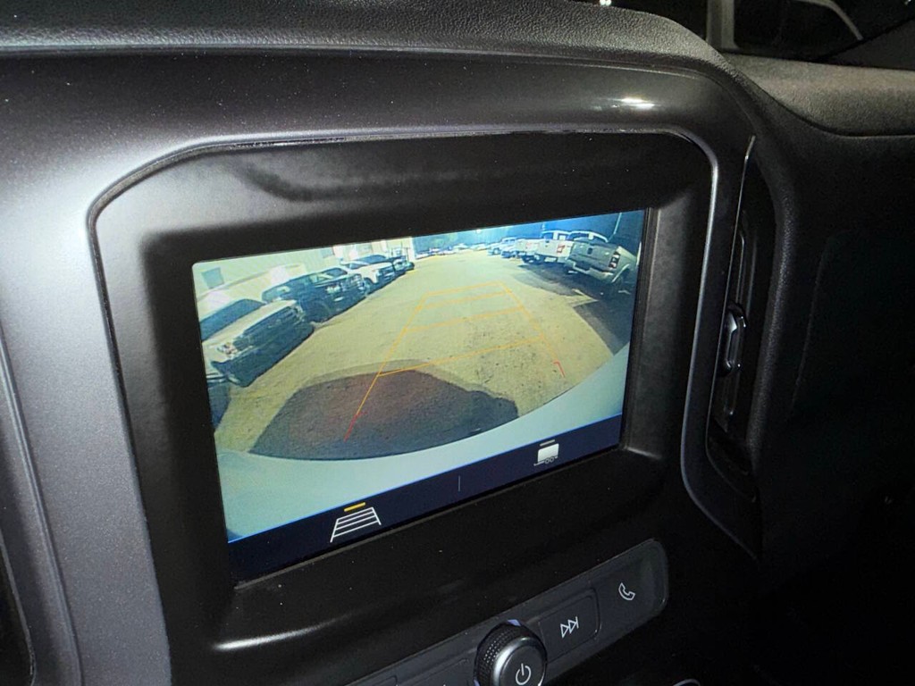 Chevrolet Silverado 1500 Vehicle Full-screen Gallery Image 19