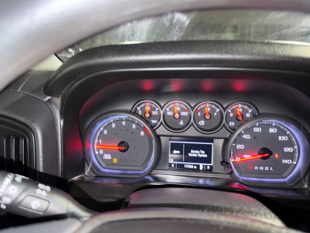 Chevrolet Silverado 1500 Vehicle Full-screen Gallery Image 23