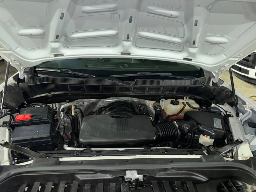 Chevrolet Silverado 1500 Vehicle Full-screen Gallery Image 26