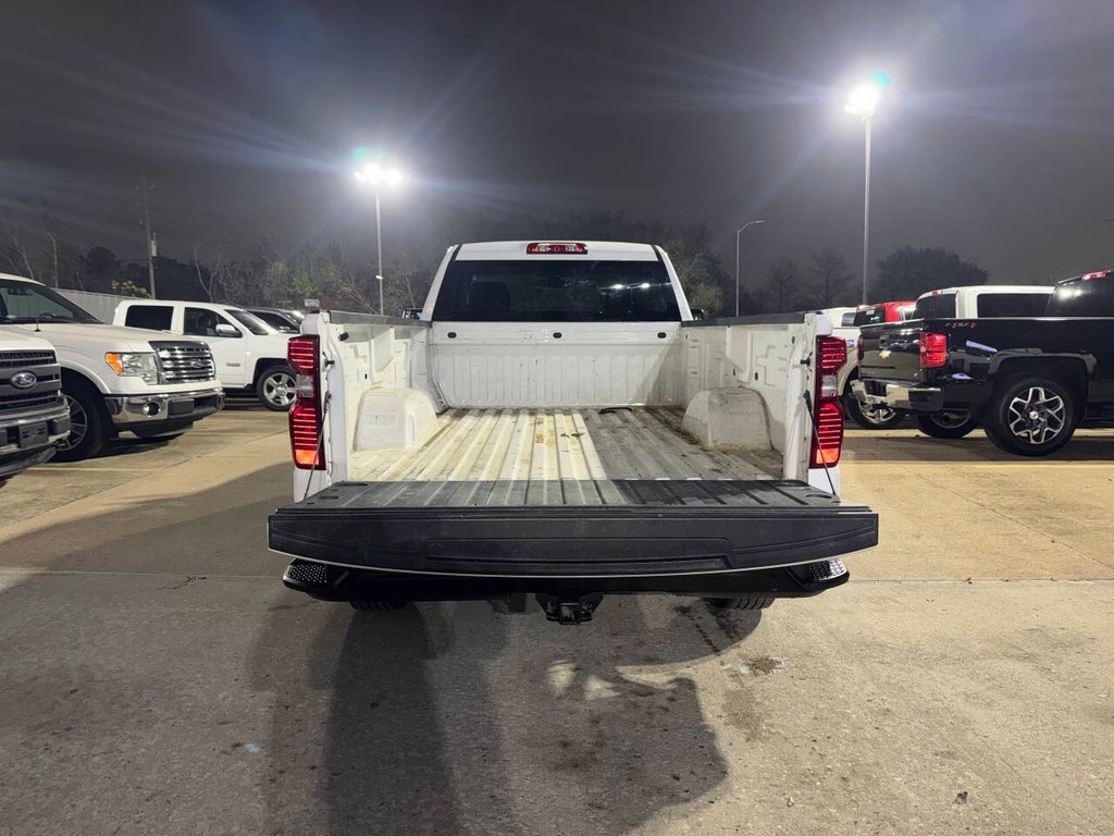 Chevrolet Silverado 1500 Vehicle Full-screen Gallery Image 28