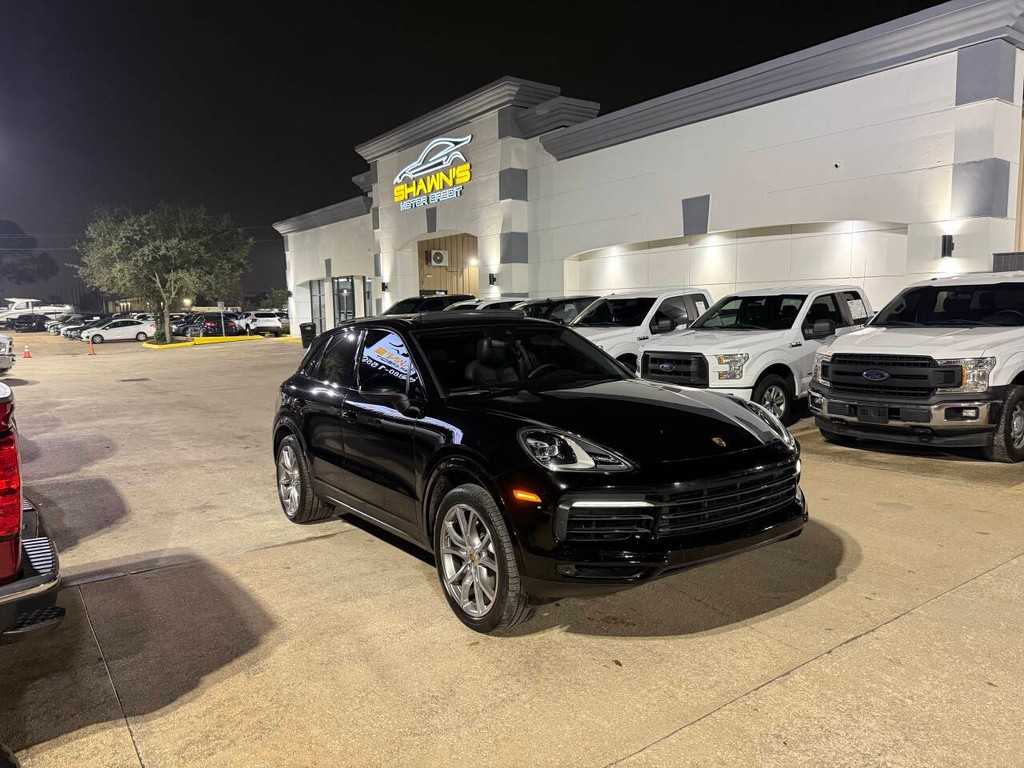 Porsche Cayenne Vehicle Full-screen Gallery Image 02