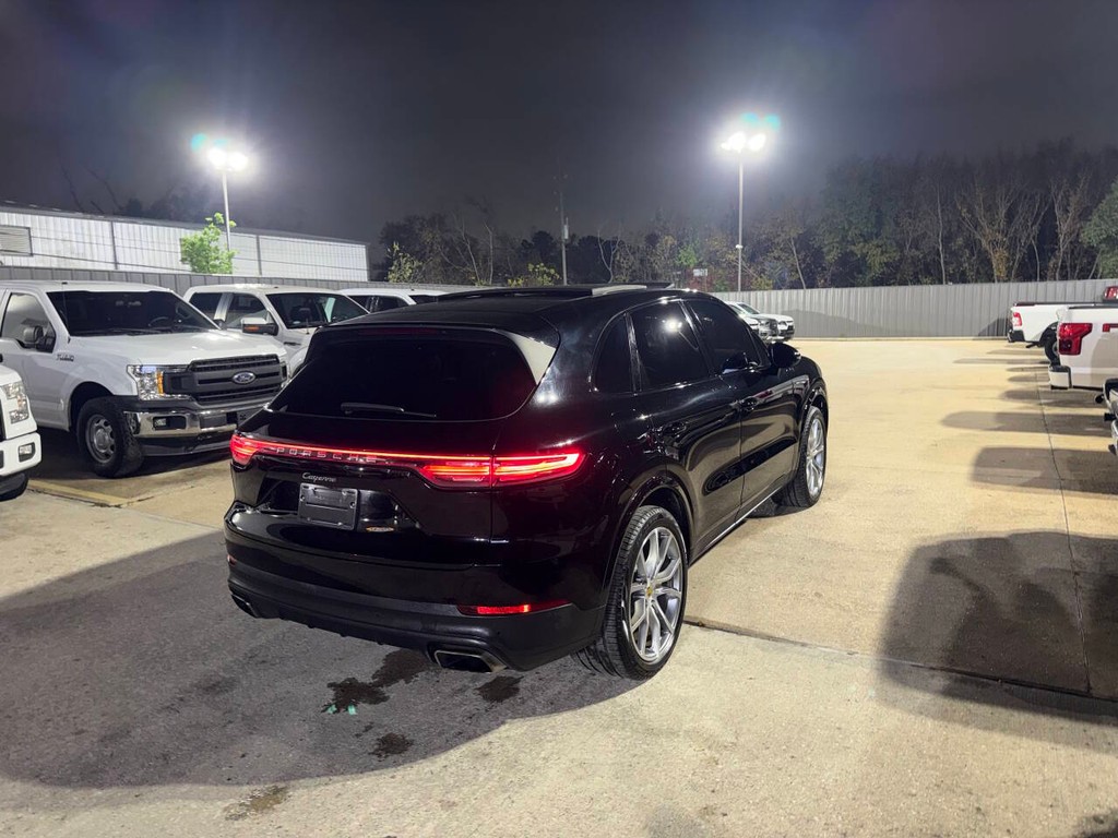 Porsche Cayenne Vehicle Full-screen Gallery Image 05