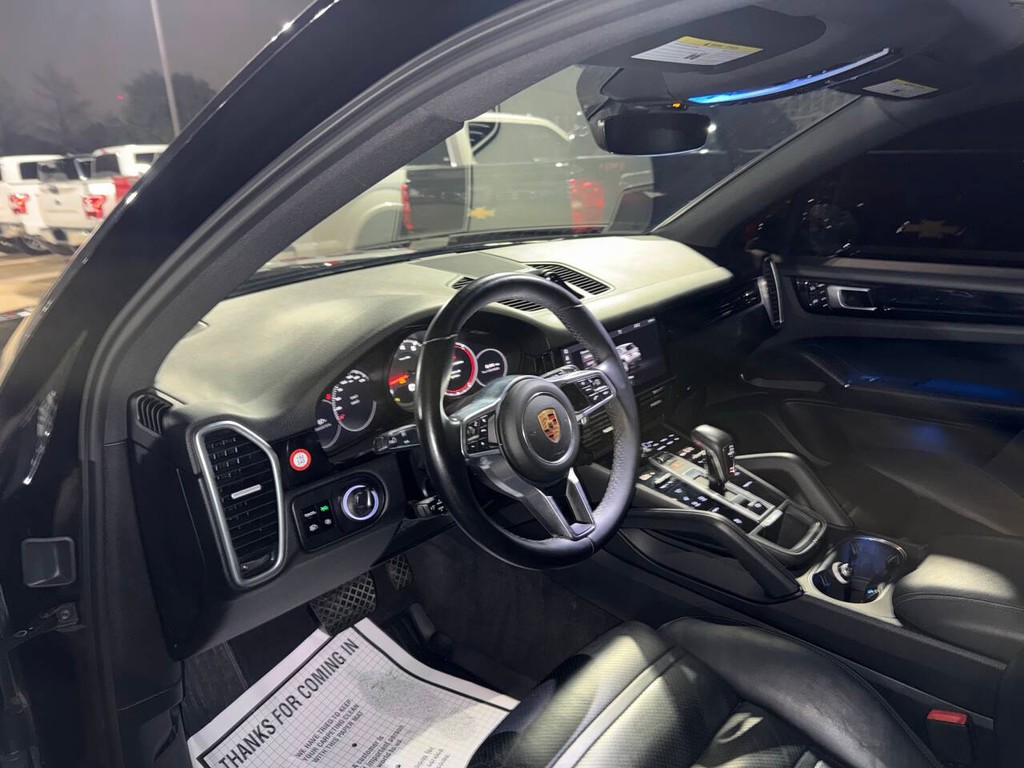 Porsche Cayenne Vehicle Full-screen Gallery Image 06