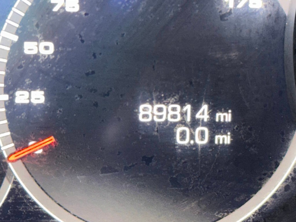 Porsche Cayenne Vehicle Full-screen Gallery Image 19