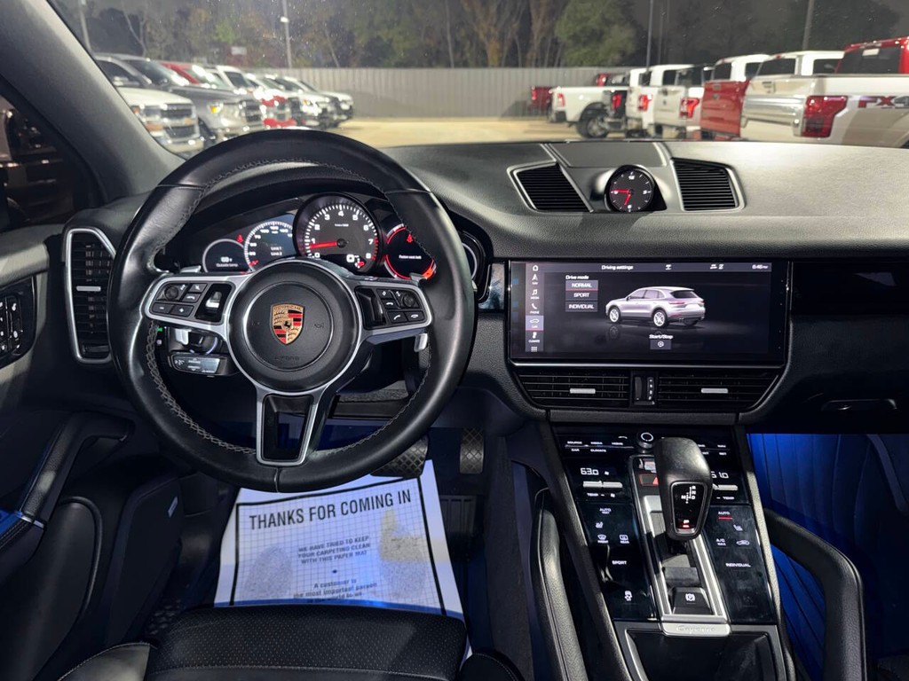 Porsche Cayenne Vehicle Full-screen Gallery Image 22