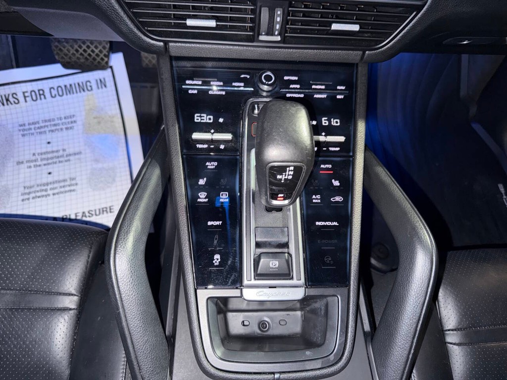 Porsche Cayenne Vehicle Full-screen Gallery Image 28