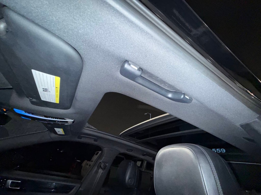 Porsche Cayenne Vehicle Full-screen Gallery Image 31