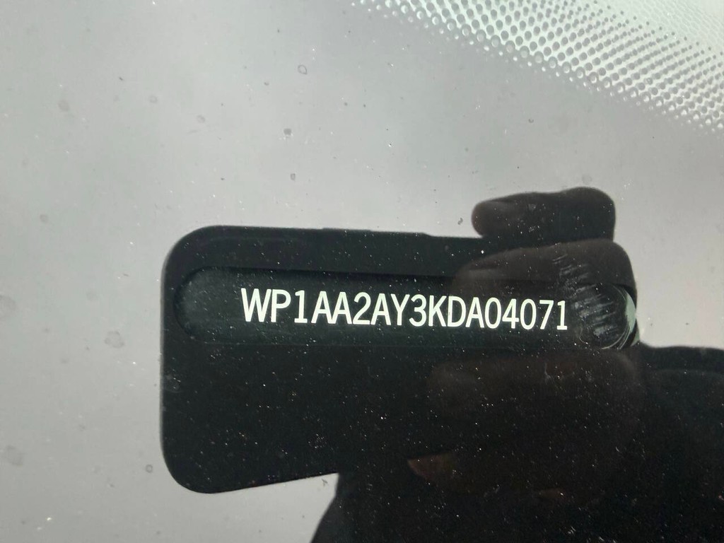 Porsche Cayenne Vehicle Full-screen Gallery Image 34